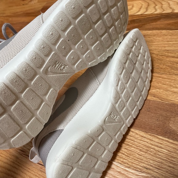 Nike Roshe One women’s 8.5 - Picture 4 of 4
